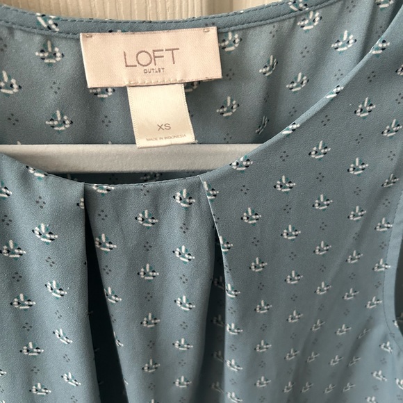 Loft sleeveless blouse XS blueish mint color - Picture 2 of 2